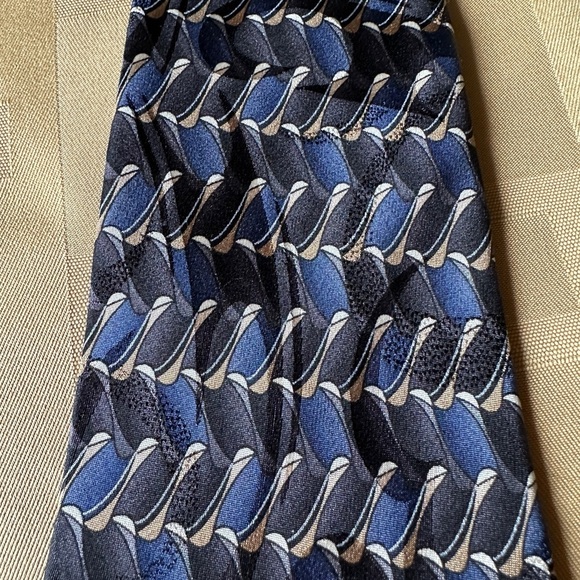 Stylish Blue and Black 100% Silk Patterned‎ Tie 56” Length - Picture 1 of 7